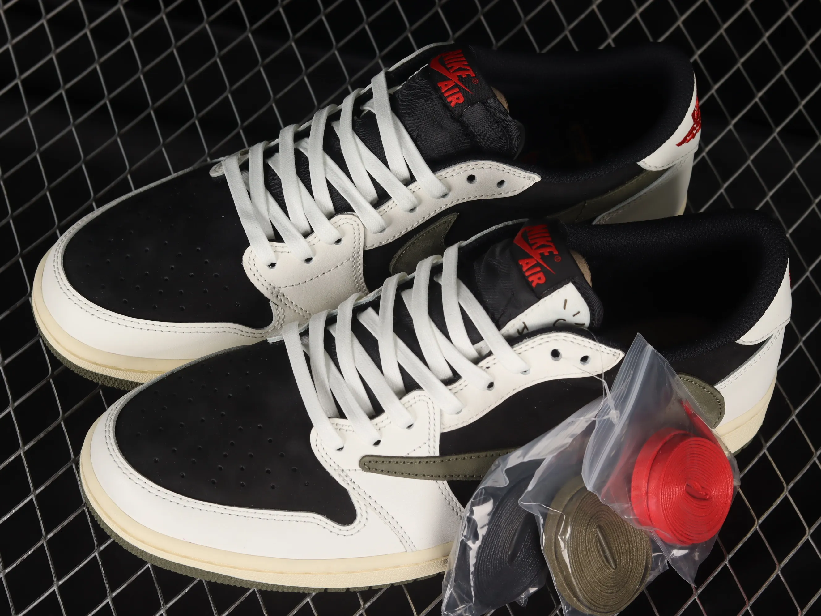 All Categories Air Jordan Jordan Series Basketball Shoes Air Jordan 1 Low LW Version Travis Scott x Air Jordan 1 Low OG AJ1 Joe 1 Joint Overhead DZ4137-106